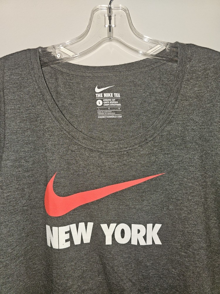 Nike New York Center Swoosh Athletic Cut Large Womens Gray Graphic Logo Tshirt