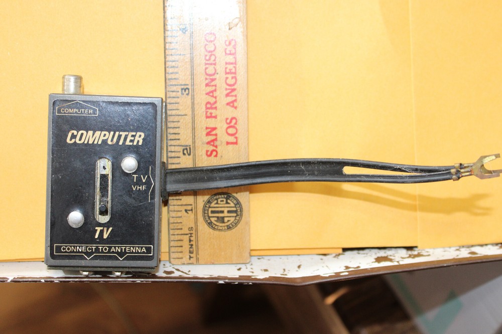 Vintage Commodore Computer TV VHF Switch Box 904778-01 Antenna