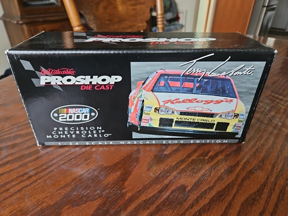Terry Labonte #5 Kellogg's ERTL Collectibles ProShop Die Cast 1:24 Nascar 2000