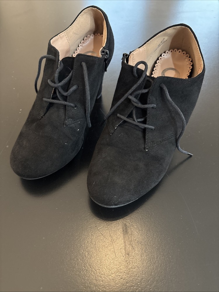 Women's black lace-up heeled shoes size 7.5 from new Journey collection
