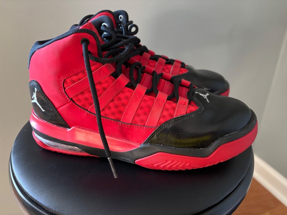 Jordan Max Aura University Red CU4930-600 Size 5.5Y Pre-owned