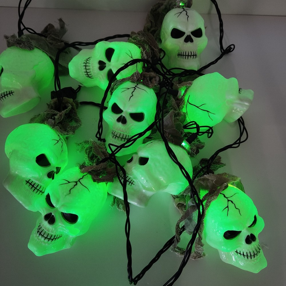 Vtg Halloween String of 9 Blow Mold Skulls w' Spooky Gauze Green Lights 160