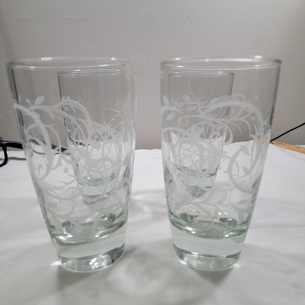 Vintage Beautiful Clear Cut Flowers Etched Glass Tumblers - Set of 4