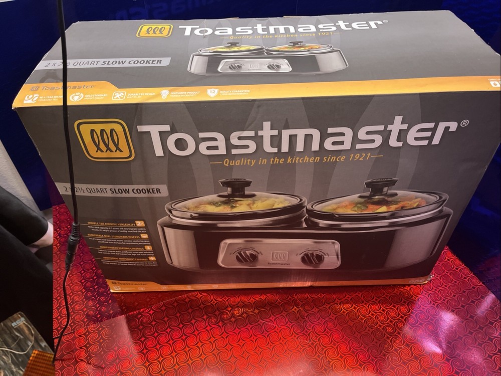 Toastmaster 2x2.5 Quart Dual Slow Cooker for Efficient Versatile Meals  