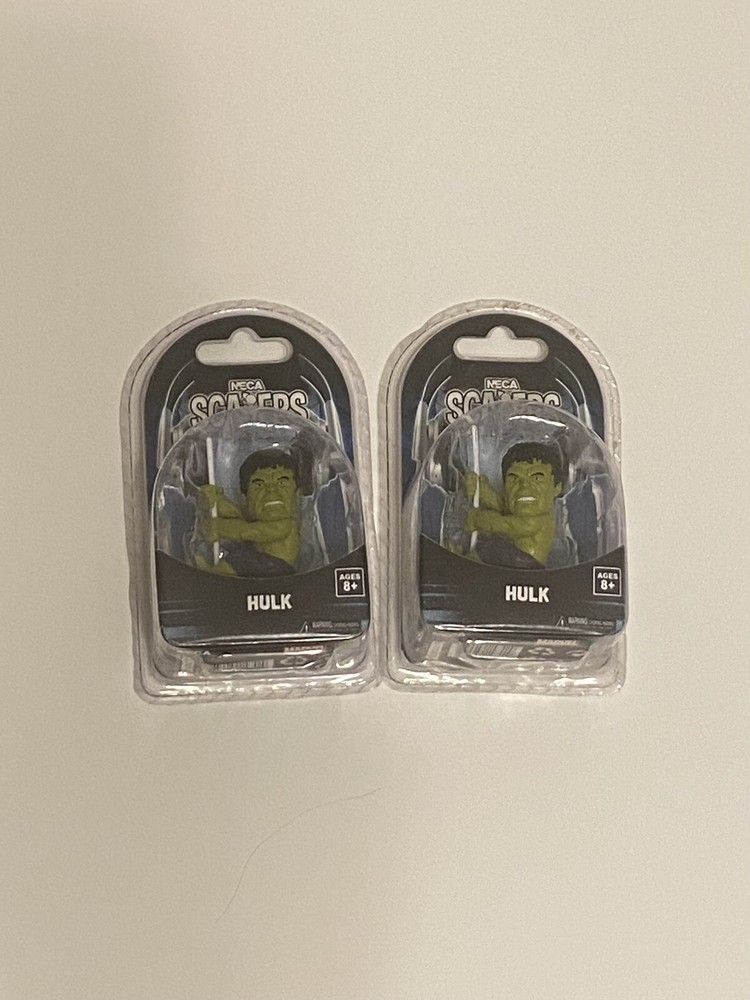 2 Hulk NECA Scalers