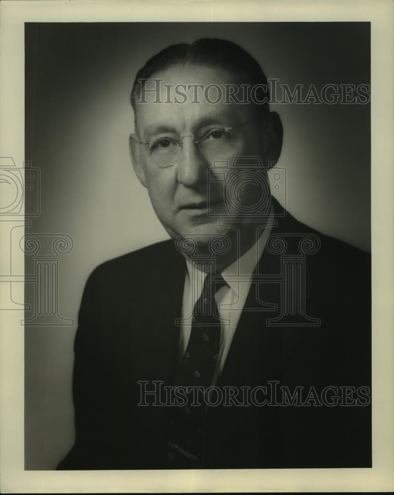 Press Photo B.Whitaker - tua07095