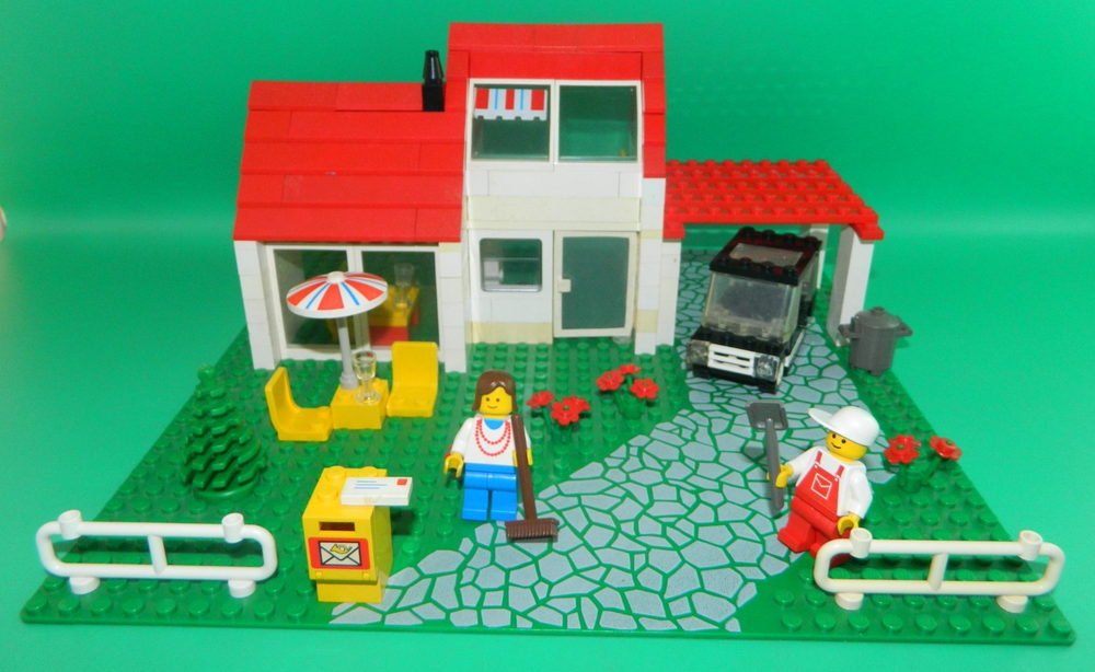 Lego Town 6349 Holiday Villa 2 Minifigures Complete Instructions Vintage Rare