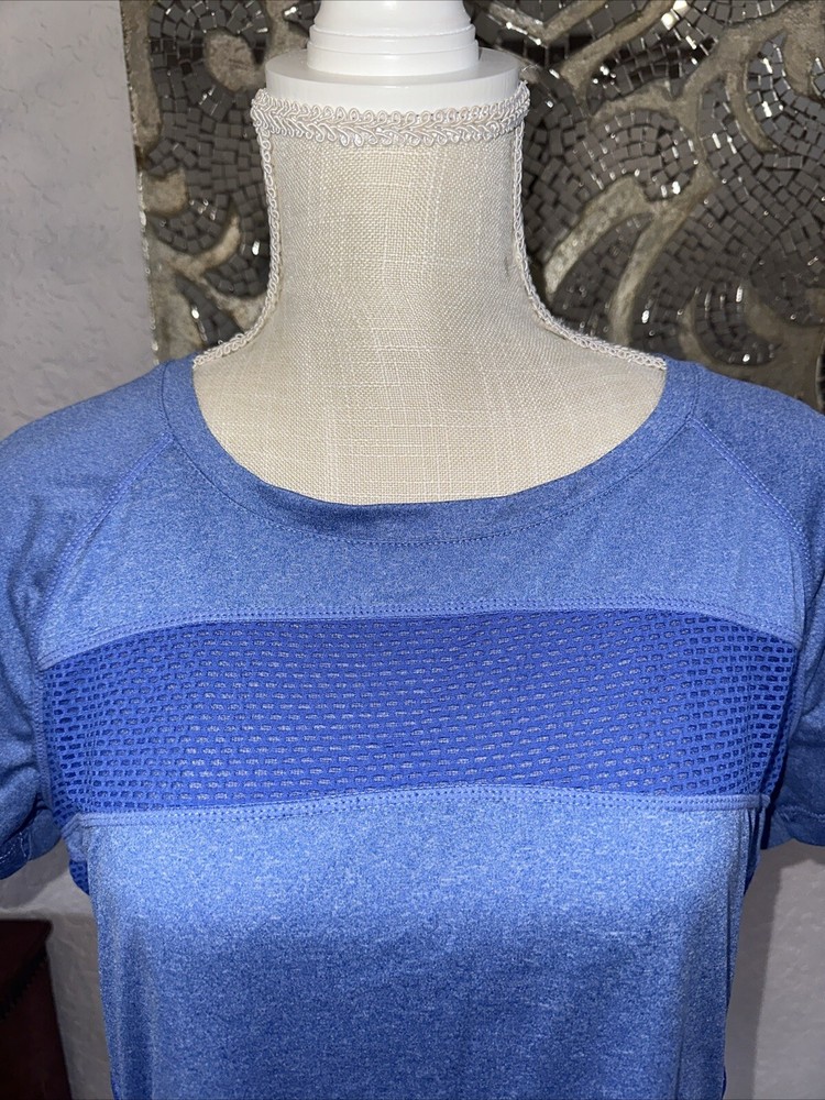 Reebok Dri fit top.  Size L Great condition.