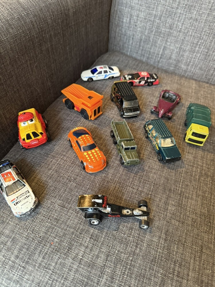 MAISTO  1:18 diecast cars  Lot Of 12 Mixed And Match