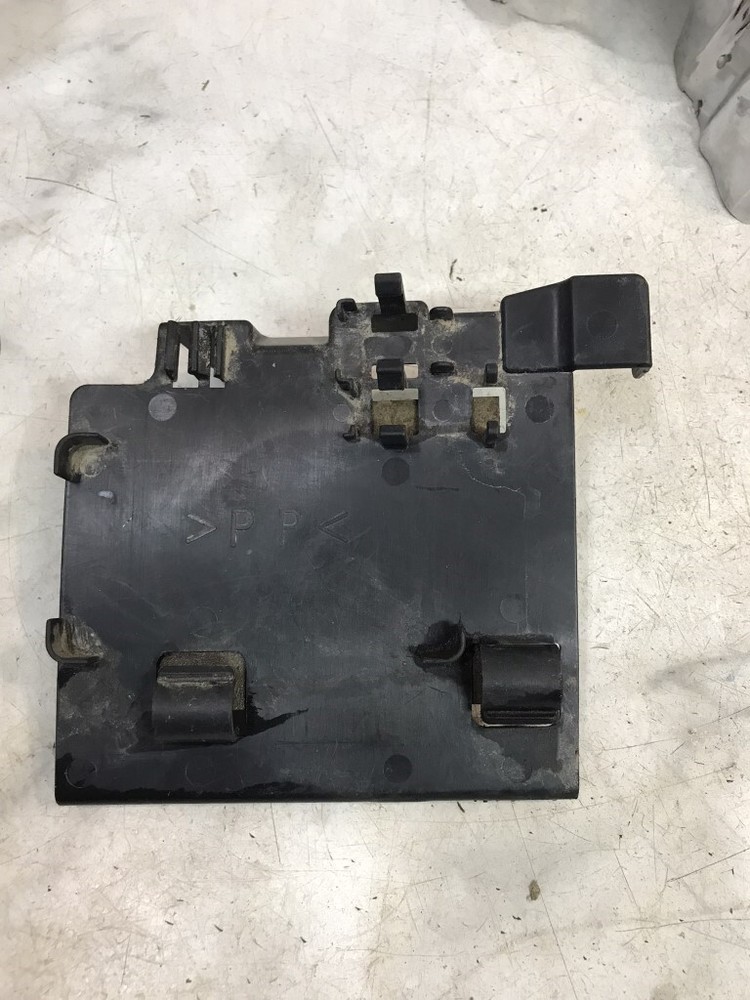 05 Yamaha XVS650 XVS 650 V Star Battery Box Tray Housing Cover