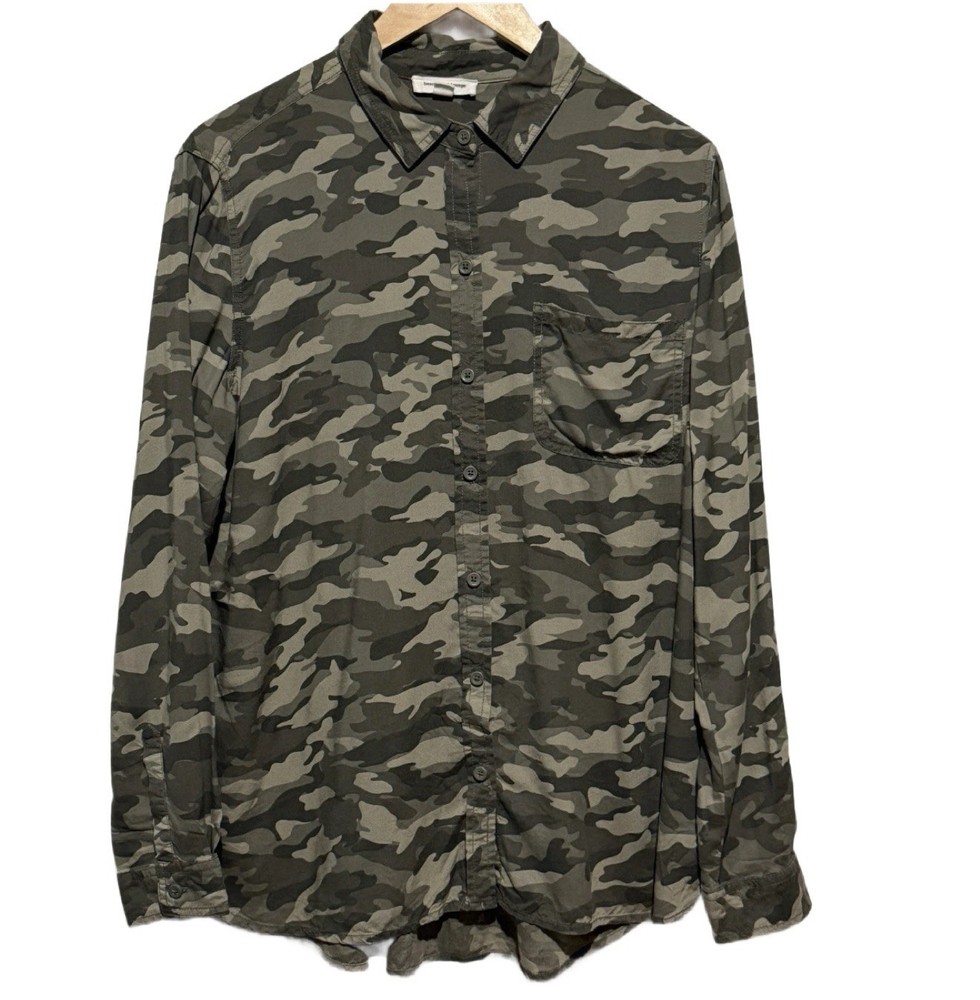 Beach Lunch Lounge Women's Green Camo Button Roll Tab Sleeve Pocket Shirt M