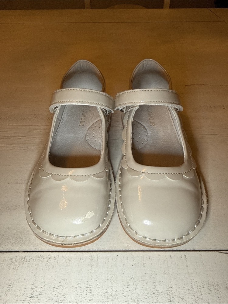 L’Amour Girls Mary Jane Shoes Size 2 Beige Patent Leather Style N438