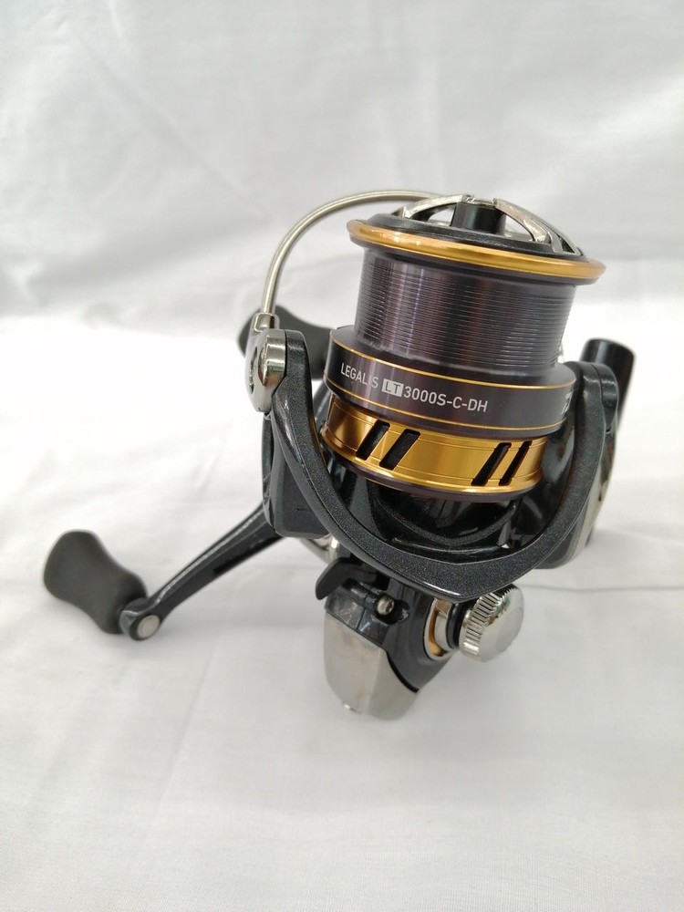 Daiwa LT300S-C DH Saltwater Spinning Reel Lightweight Blue 4.9 oz Used