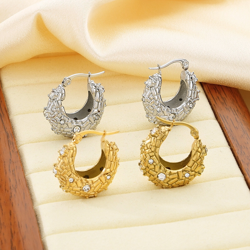 Titanium steel 18K gold U diamond-inlaid braided stainless steel ear buckle