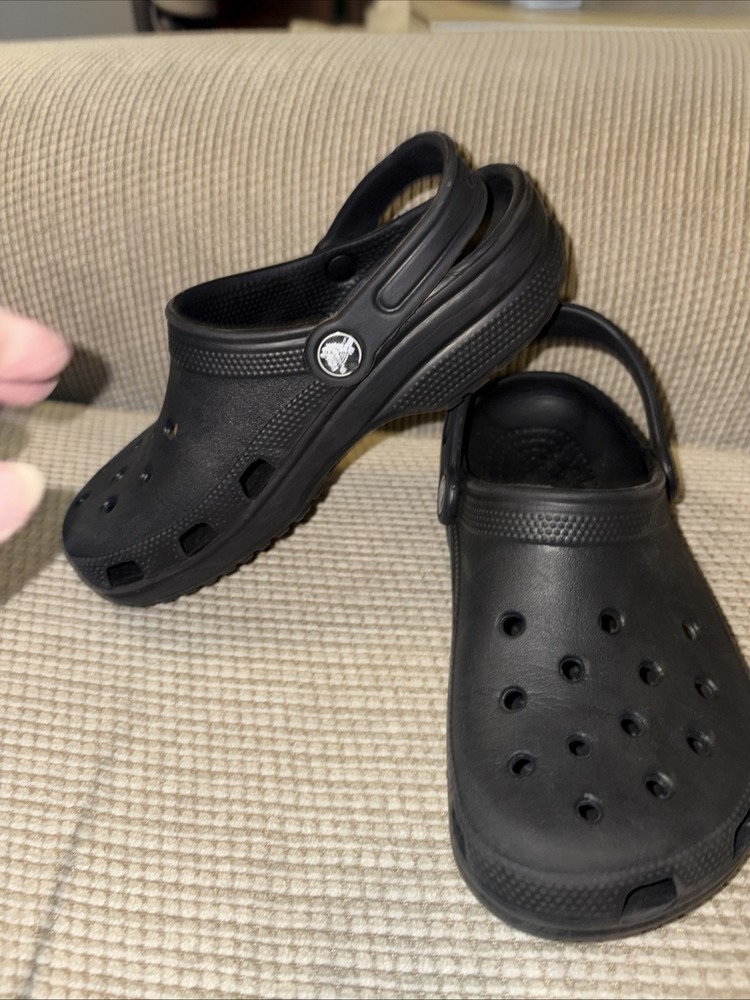 MINT Crocs Classic Platform Kids Size: J3 Black Water Shoes Clogs EUC