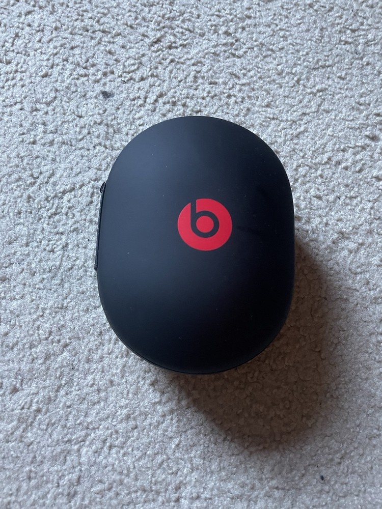 Beats Studio3 Wireless Over-Ear Headphones in Black - Noise Cancelling Bluetooth Headset
