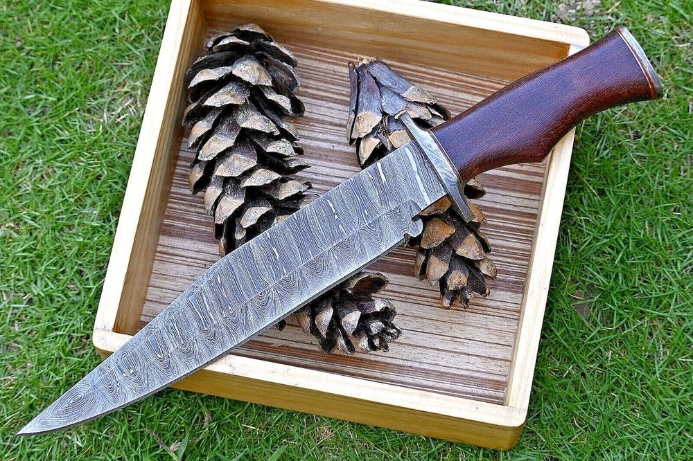 Hunting Bowie Knife with Damascus Steel Blade, Rosewood Handle and  Sheath.