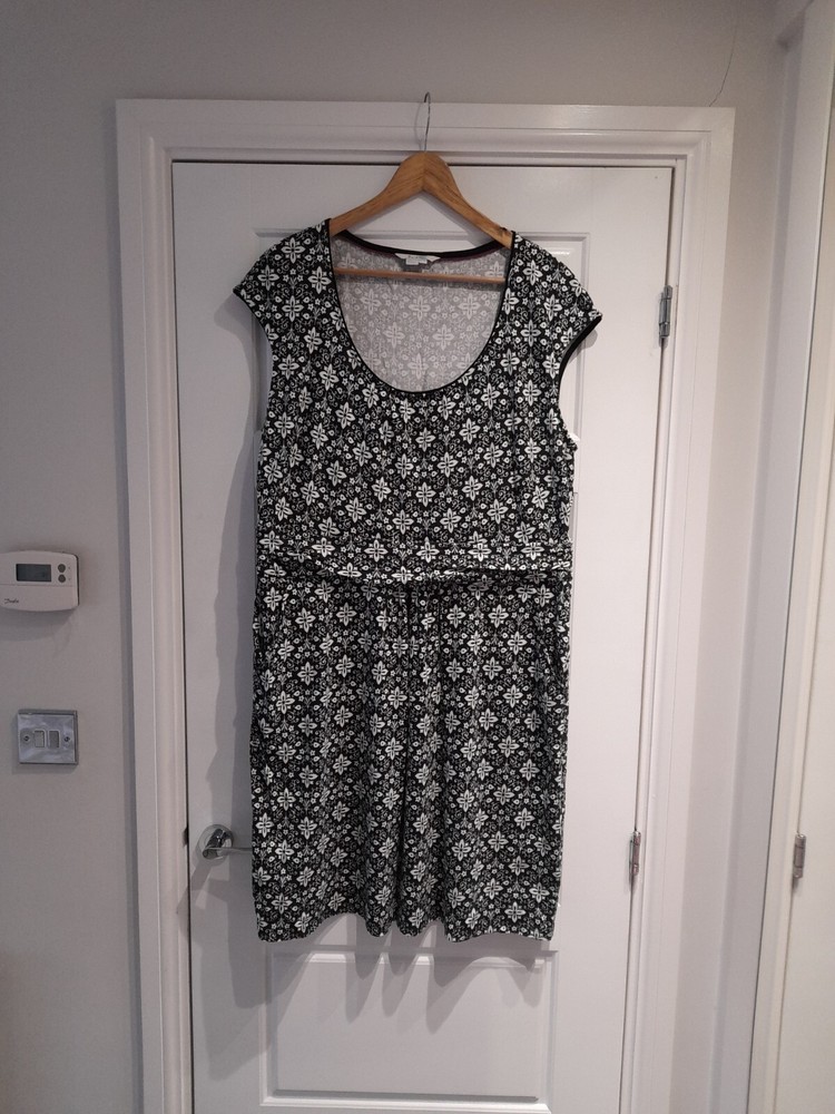 Boden Margot Dress Size UK 20 Black White Floral Jersey Pockets NWOT