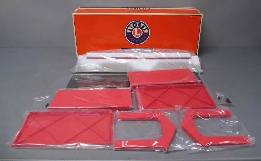 Lionel 6-83305 O 24 Illuminated Red Covered Bridge