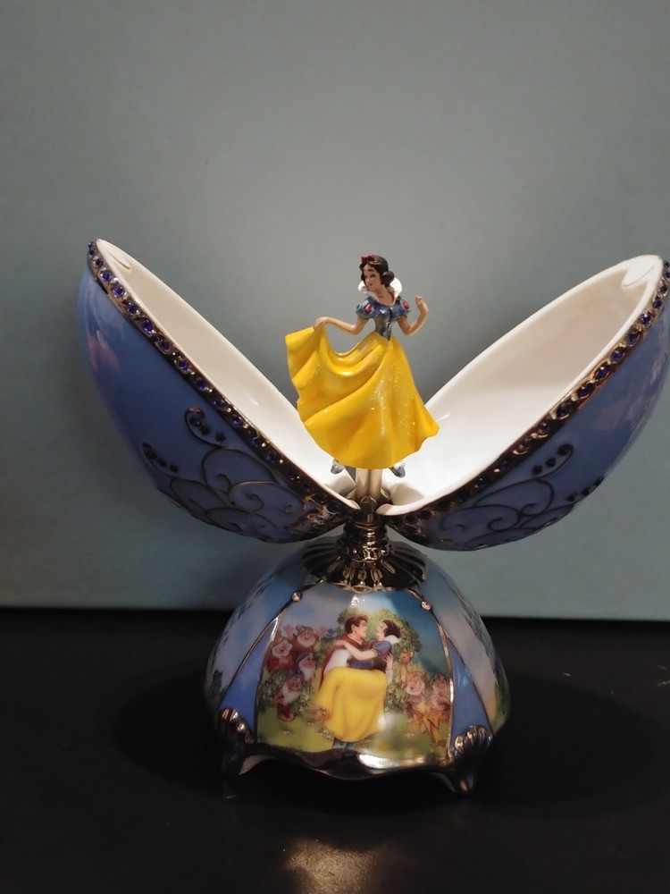 Charming Snow White Heirloom Porcelain Musical Egg by Ardleigh Elliott