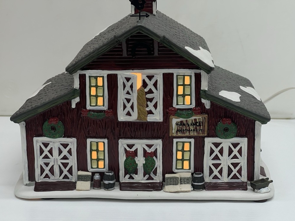 St Nicholas Square Village “Country Barn”  2001 Retired Illuminated Read !