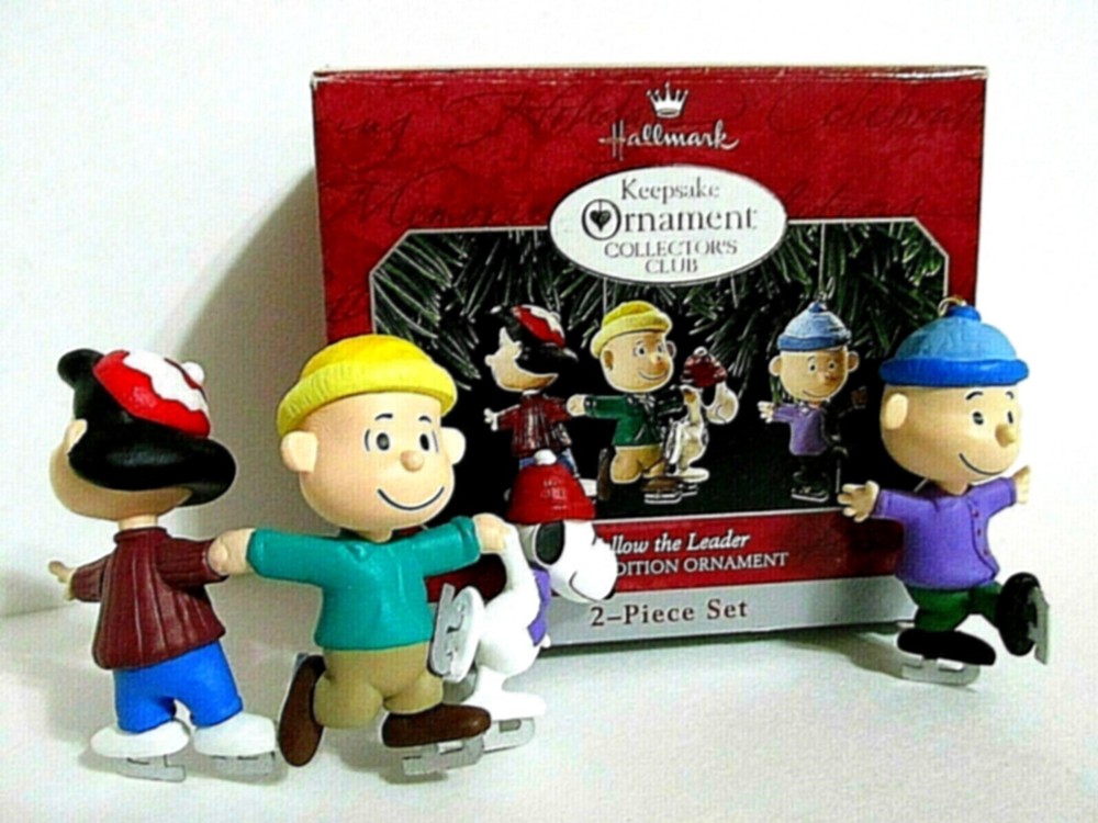 SNOOPY PEANUTS Charlie Brown Hallmark 1998 Christmas Ornament Figurine