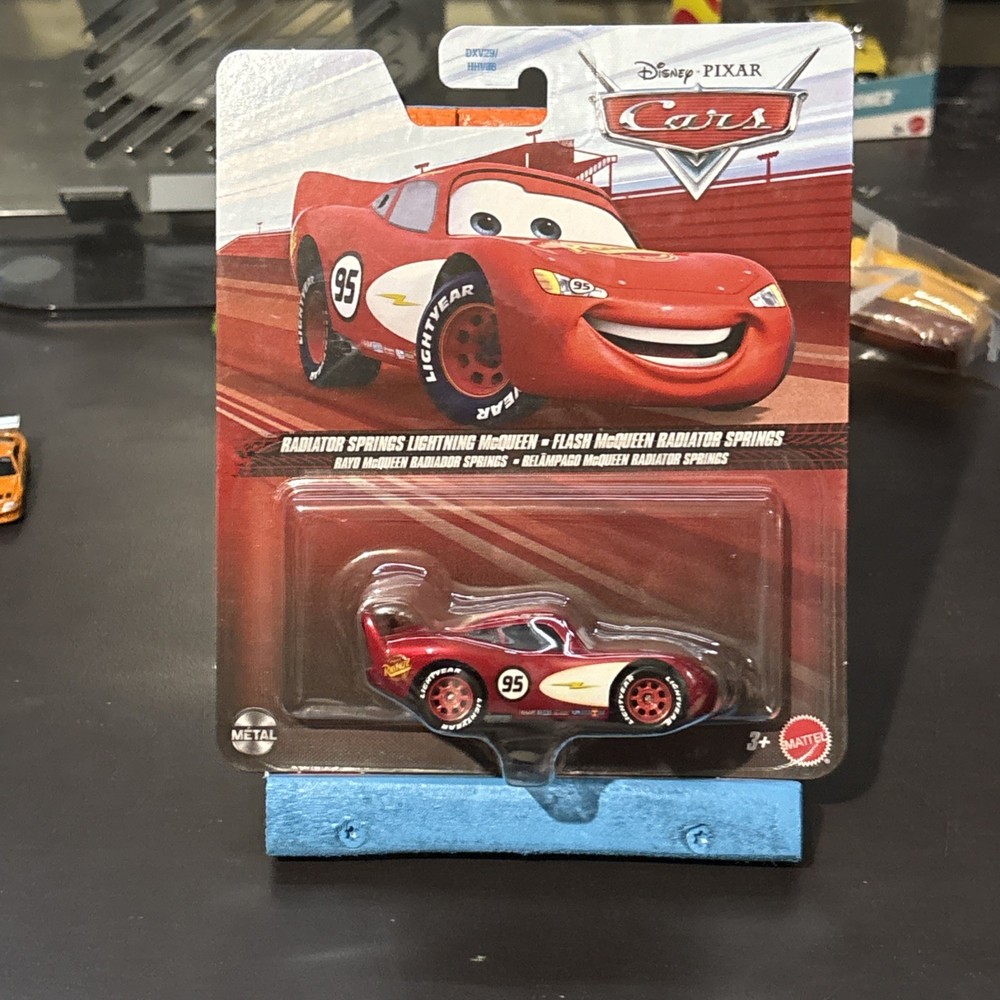 Disney Pixar Cars Radiator Springs Lightning McQueen Metal Diecast New!