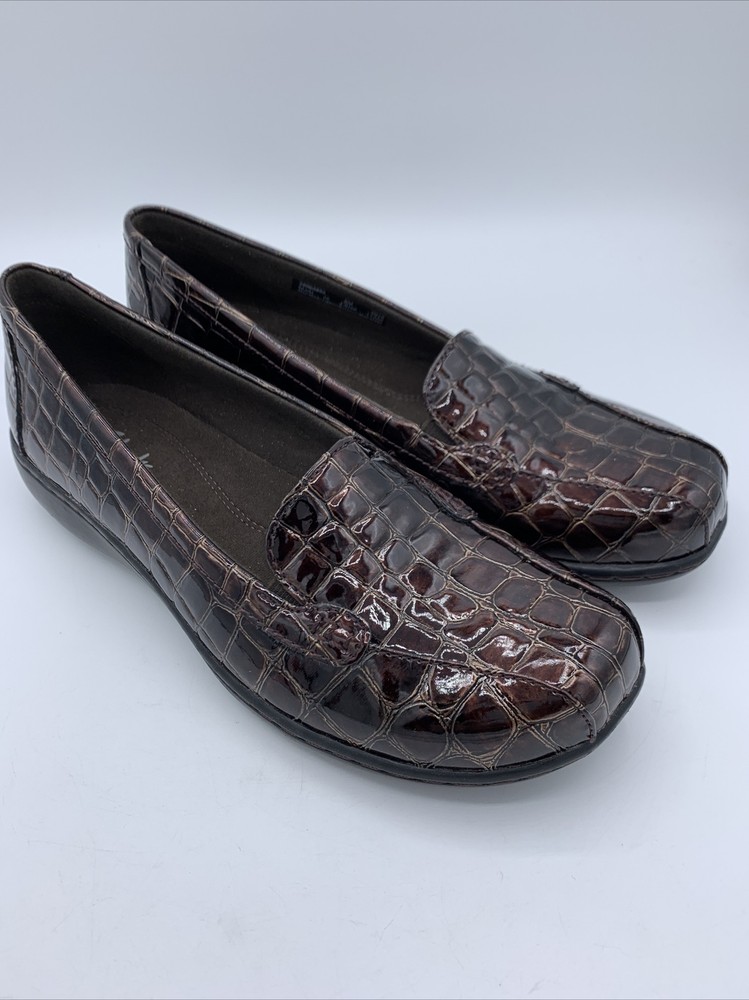 Clarks Bendables Brown Croc Patent Leather Slip on Loafers Women’s Size 8 Shoes