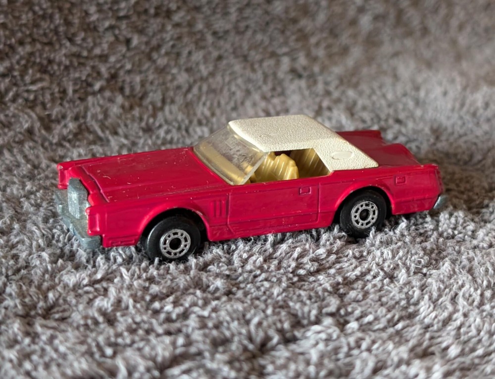 Vintage 1979 Lesney Superfast Matchbox Red Lincoln Continental V No. 28