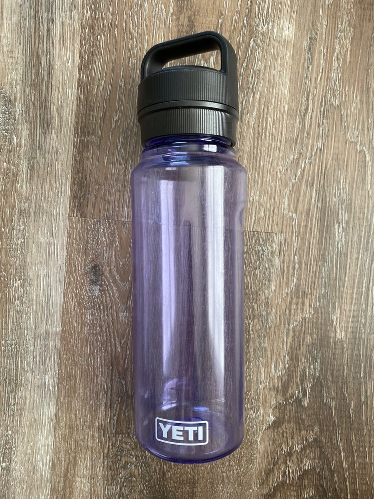 YETI Yonder Chug Cap Plastic Water Bottle~34 Oz~1 Liter~Light Purple~Handle