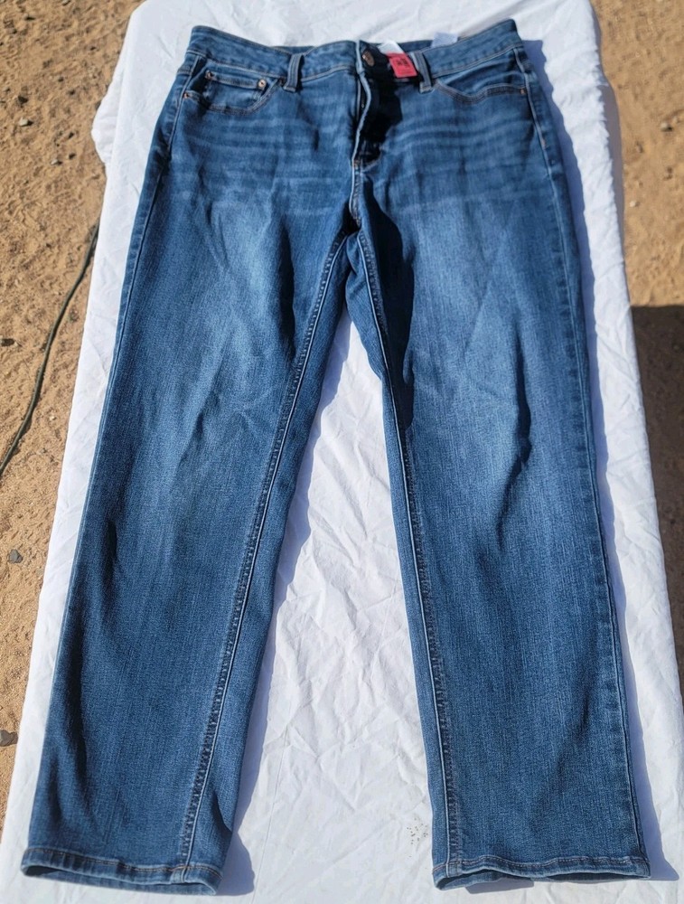 Time and Tru Women’s High Rise Straight Jeans Size 14 Denim