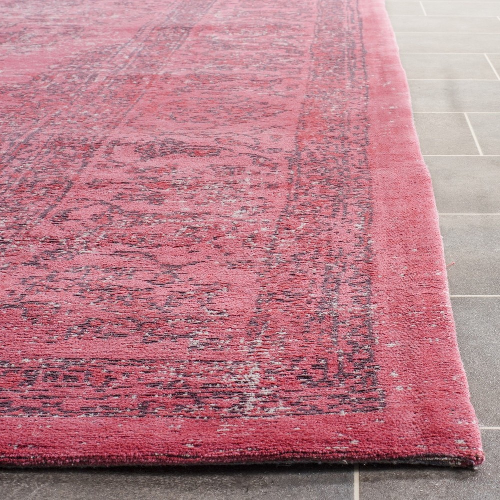 Classic Vintage Collection Accent Rug - 2'4