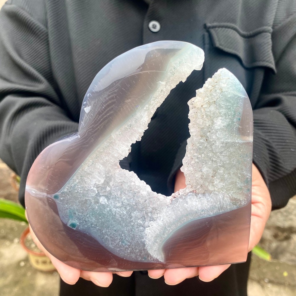 380G Natural striped agate crystal cave carved heart-shaped quartz crystal-