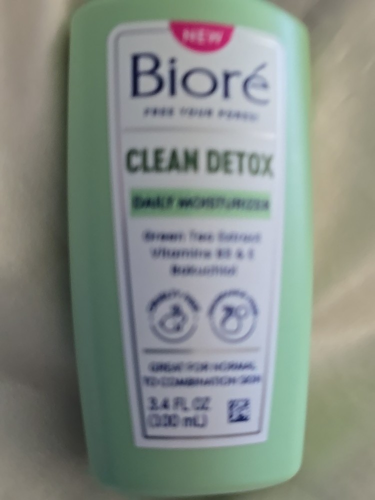 Bioré Clean Detox Daily Moisturizer with Green Tea, Vitamin B3, E & Bakuchiol 3.4 oz
