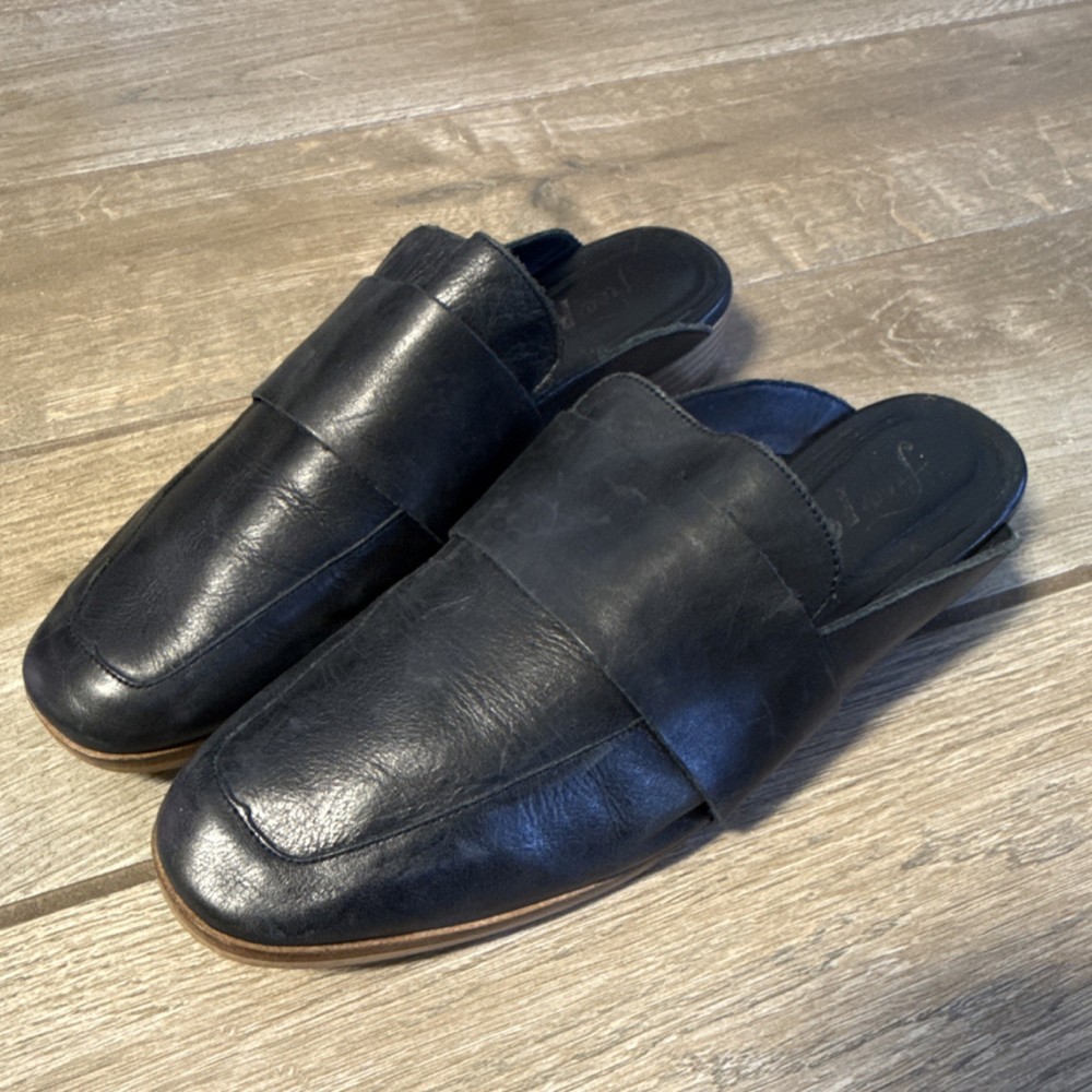 Free People Black Leather Slip-On Square Toe Flat Mules Women's Size 37