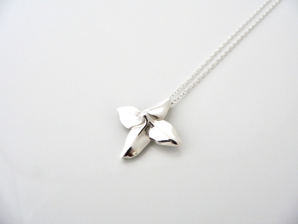Tiffany & Co Flower Petal Necklace Pendant Charm Gift Love Silver 17.5 In Chain