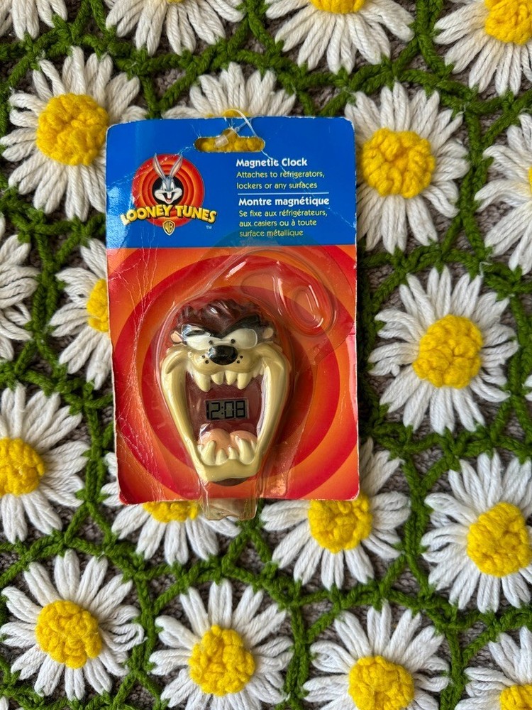 Vintage 1999 Looney Tunes Tazmanian Devil Magnetic Clock Dead Stock