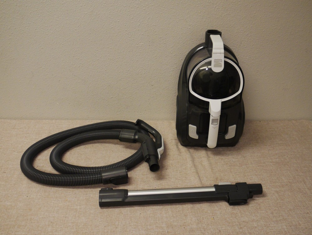 Kenmore DC5070 500 Series Bagless Canister Vacuum Cleaner for Easy Cleaning