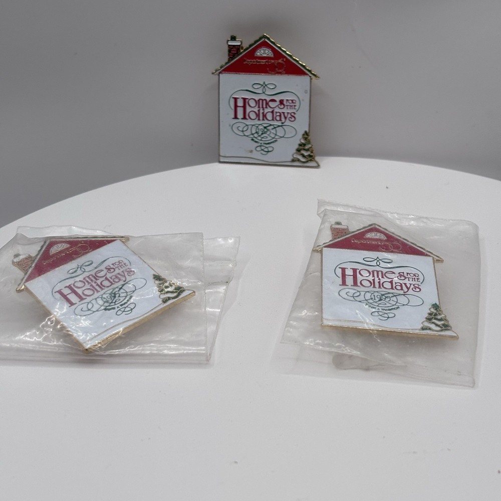 Dept 56 Collectable 1995 Christmas Pin “Home For The Holidays” Rare & New Item