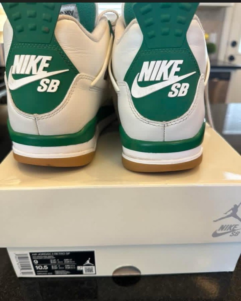 Nike Air Jordan 4 Retro Mid Pine Green Size 9 in Men’s