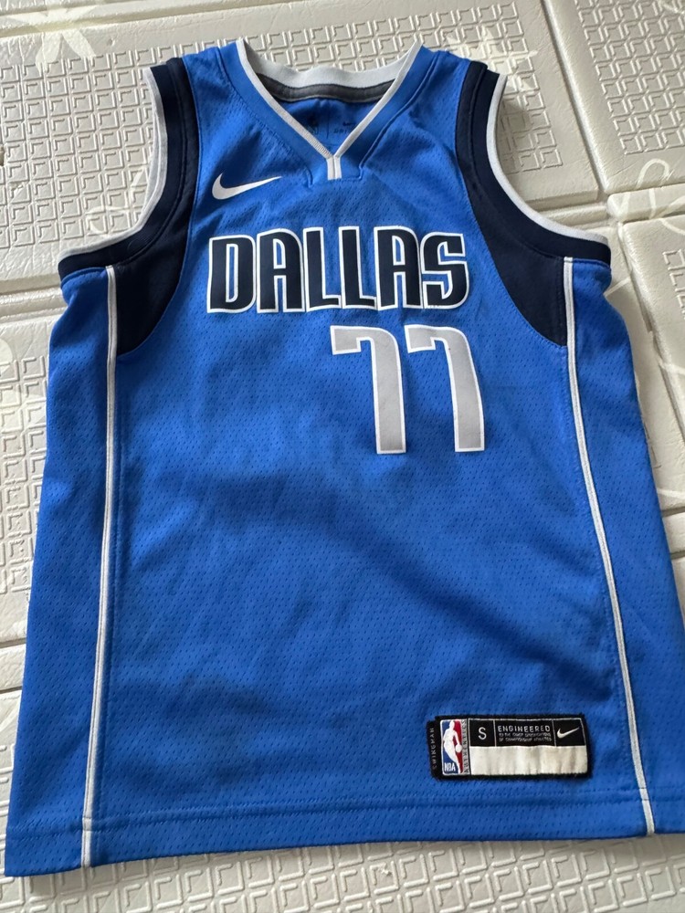 Nike Dallas Mavericks boys youth small jersey Doncic
