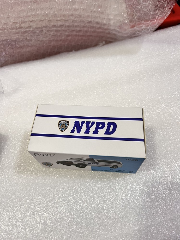 1:64 Scale Chevrolet Express NYPD Police Van Diecast Model Car