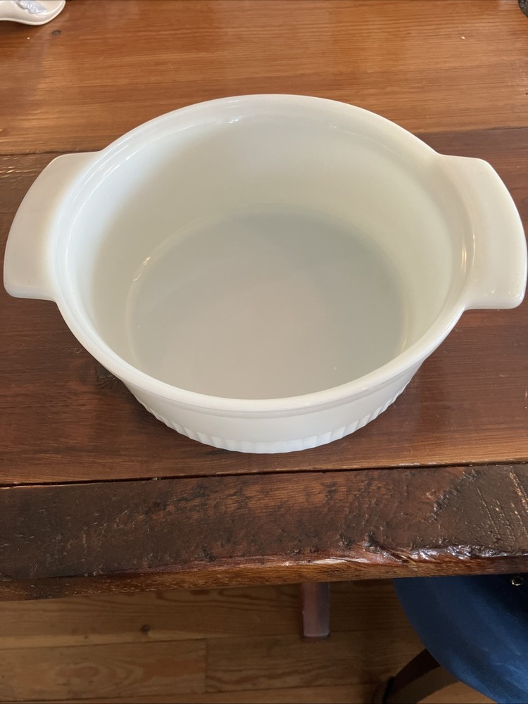Vintage Anchor Hocking Fire King #1438 Milk Glass 2 Qt Handled Casserole Dish