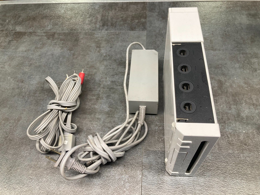 Nintendo Wii RVL-001 White Console with Cables Included