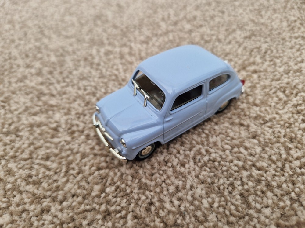 CORGI SOLIDO 1/43 CLASSIC LIGHT BLUE FIAT 600 DIECAST MODEL CAR
