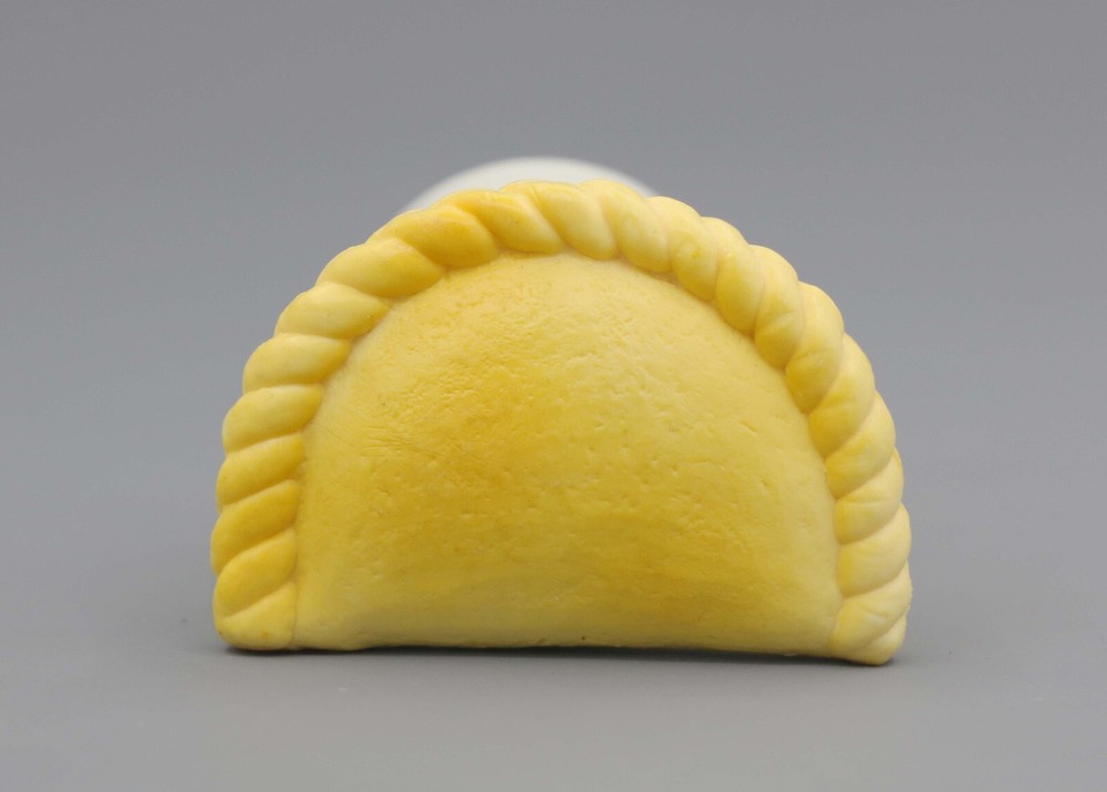 American Girl a chicken empanada from Lea BEACH PICNIC set for 18'' doll food