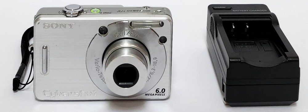 Sony Cyber-Shot DSC-W50 6.0MP Digital Camera Silver Tested W/ Battery & Charger