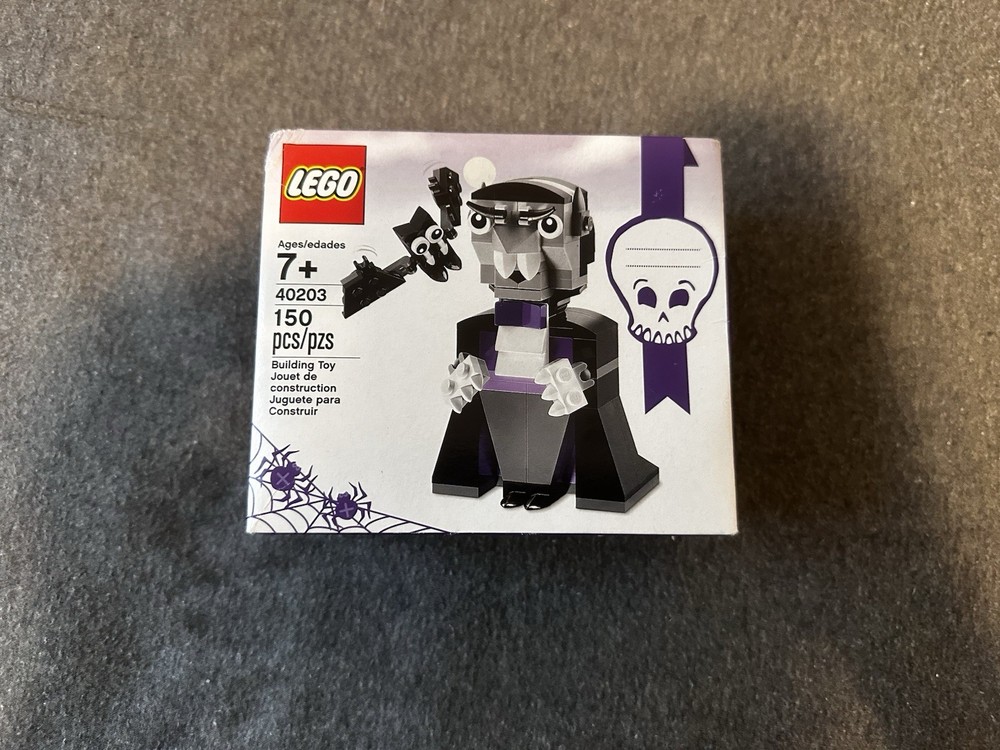 LEGO Seasonal Vampire and Bat Building Kit 40203-image