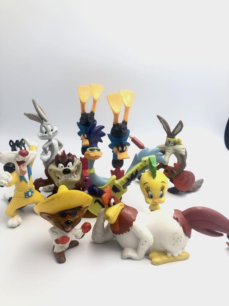 Rooney Tunes 10-Piece Collectible Figure Set