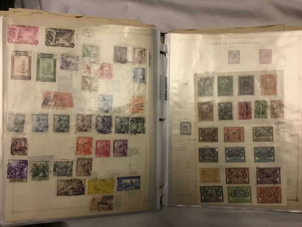 Book Of Over 1000 Stamps from all over the world - PRE OWNED